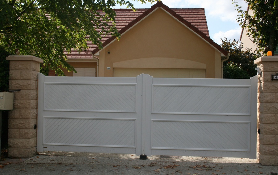 Nos mod&egrave;les de portails PVC &agrave;&nbsp;Issy-les-Moulineaux