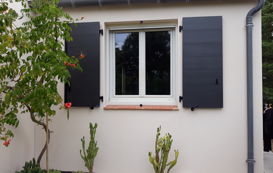 Volets battants épurés à Issy-les-Moulineaux