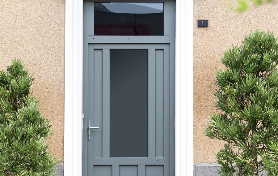 Notre gamme de porte d'entrée en BOIS CLASSIQUE et CREATIVE CONTEMPORAINE à ISSY LES MOULINEAUX